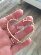 有单外发，如图，寻找专业点这款珍珠耳钉的