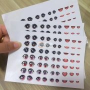 求购如图卡通水晶滴胶贴，大量要货，可长期