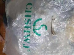 求购如图这款发夹，数量10万个，要现货，