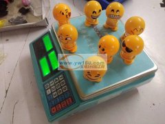 本加工厂常年承接各类手工饰品，打胶水，包