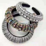 如图，头扣外发加工，找能做这几款头扣的工