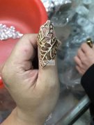 寻找能做如图口红戒指的厂家，品质要好，价