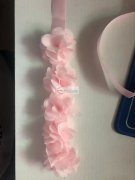 找能把花缝在织带上的加工厂，数量不多，只