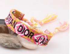 现需寻找如图这款手链工厂，有专业做此手链