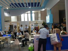 出售学校课桌椅，宿舍上下铁床，学习桌，书