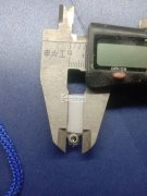 如图，寻找这款吊牌的厂家，有货的联系电话