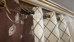 寻如图产品厂家。我需要白色织带和金色金属