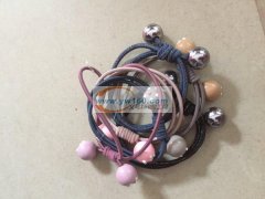 本厂常年承接各种手工加工，穿珠子，打胶抢