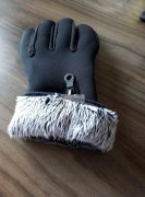 寻求手套加工厂，有做过类似手套的工厂请联系我