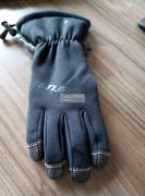 寻求手套加工厂，有做过类似手套的工厂请联系我