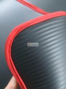 如图所示，寻找能给瑜伽垫包边的加工厂，有