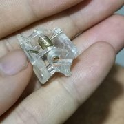 求购这种抓夹里的塑料扣，样品看图，有做的