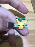 寻找上面这个豆芽形状的东西，塑料的，只要