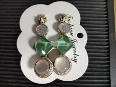 本加工点专业生产、加工各类头饰，有意合作