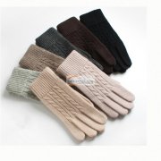 寻找这两款触屏手套的现货。样品看图，质量