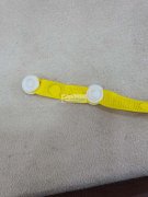 如图，寻找钉此按扣的加工厂，约2公分人字