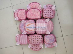 各位老板你好，本厂专业箱包加工包工包料都