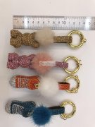 如图，数量每款10000件，寻找做这种包