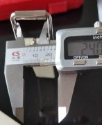 如图，寻找有做这种扣头的工厂，合金加铜管