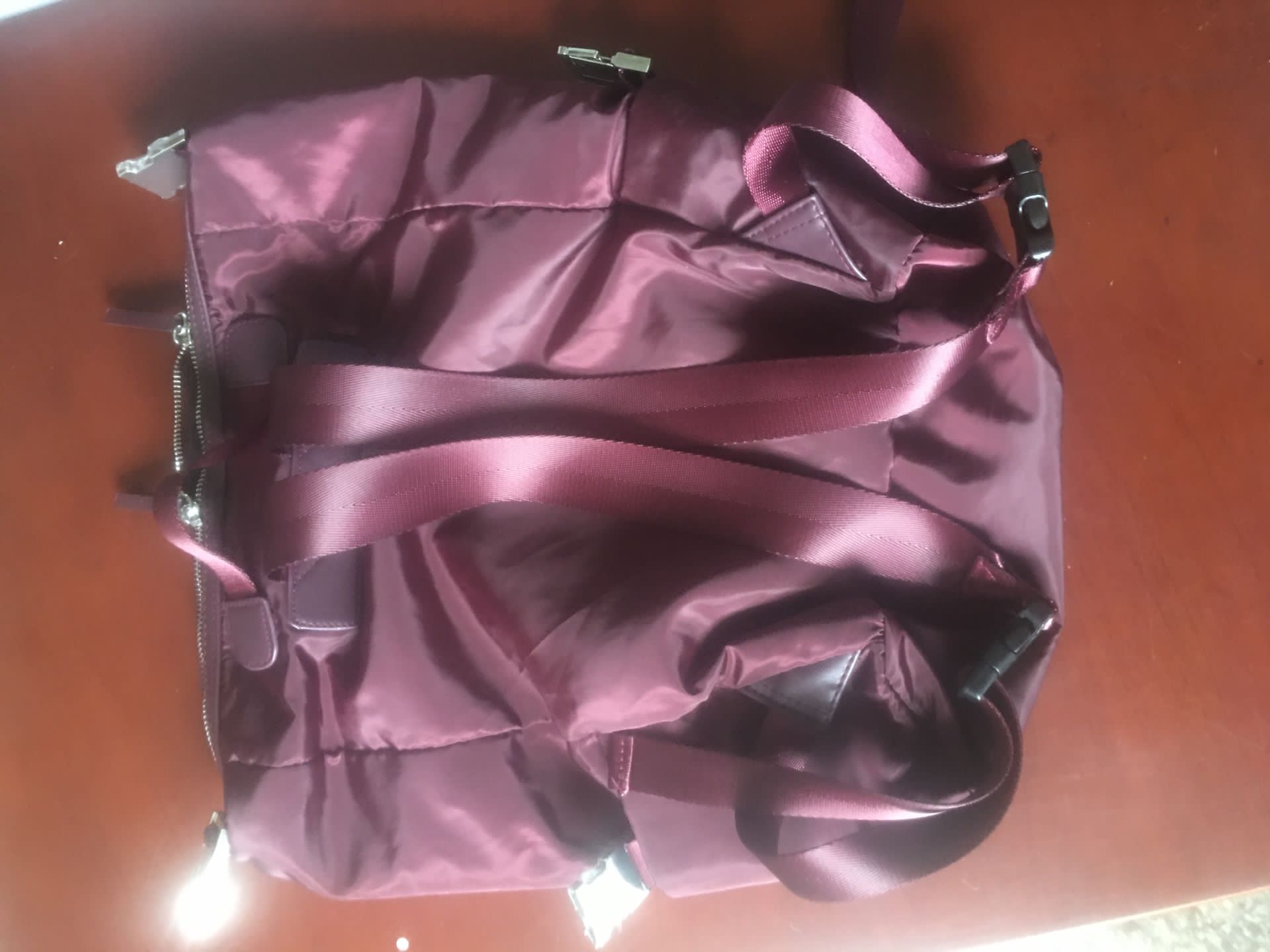 我方提供材料，外发加工，背包3万个3色，