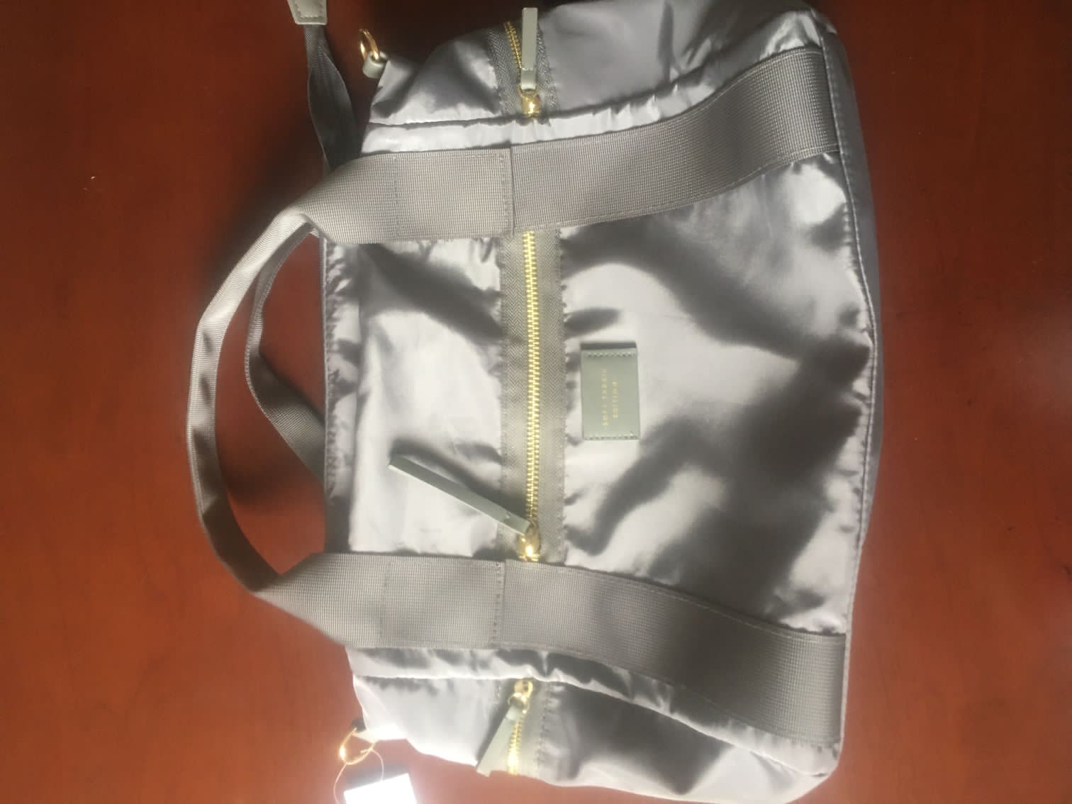 我方提供材料，外发加工，背包3万个3色，