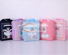 本公司有学生笔袋和手提包外发纯加工厂