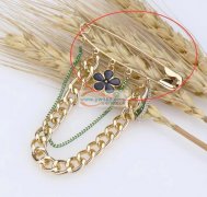 求购如图的别针配件，下面需要3个吊孔 ，