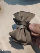 如图所示，寻找类似的发夹工厂，有货的工厂