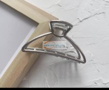 求购现货蝴蝶抓夹5万个，挂好的成品或者单