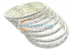 采购爪链手环，如图，有成品的请联系。微信