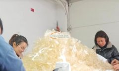 本人这边有大量做手工活的妇女，上门取货&