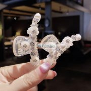 本厂专业供应珍珠发夹，有需要的联系我。