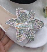 采购同款超纤定型花点平底钻，如图所示，黑