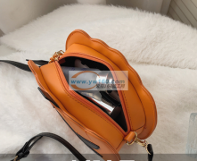 寻求能做这种PU包斜挎包的工厂，出口美国。