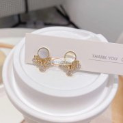 寻找图片类似款网络爆款工厂，如图所示，有