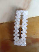 有120人，专业穿珠，编织，挂圈，沾纸等