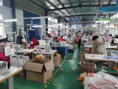 本厂承接各类服装生产加工，各种布艺饰品加工，来料加工均可，人