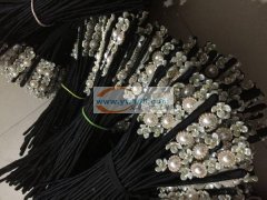 本厂承接各种打胶抢，穿珠子，打结，皮筋压