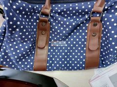 1500个包外发，三色，就是面料颜色不一