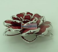 胸针外发加工，寻找亚克力包花边的胸针加工