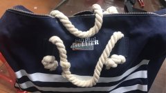 承接各种手袋，束口袋，手提袋，背包套，化妆包等车缝工艺，高周