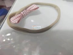 现需寻此款发带厂家，忽略蝴蝶结，就只要下