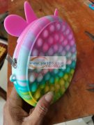 硅胶包，上拉链，要求要有高车，驻车，的最