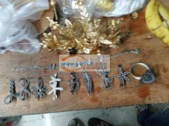 本公司做成品耳夹，皇冠，新娘饰品半成品和