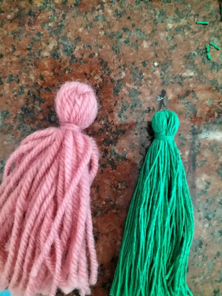 专业承接手工活，工人约三百人，外贸订单、