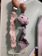 看样品图，寻找专业做这些产品的加工厂，有