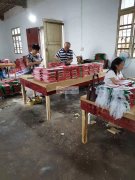 承接长期手工加工。为了提升村民收入，本人