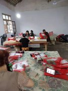 承接长期手工加工。为了提升村民收入，本人