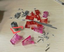 各种夹子上弹簧。日出7万左右。人员55。每天一趟物流。