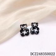 寻找专业做这些耳饰配件的店家，如图所示，